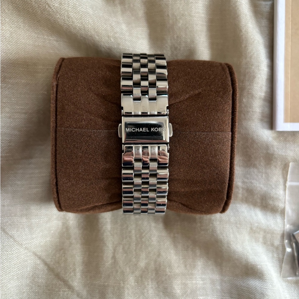 Michael Kors Watch - Picture 3 of 7